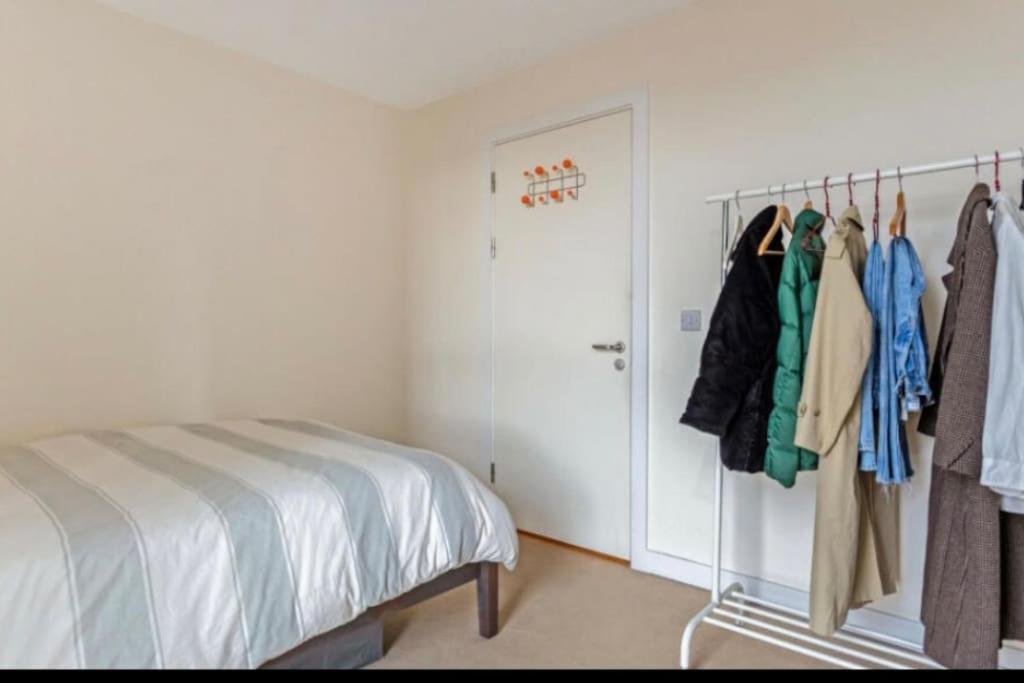 Large One Bedroom With Balcony Appartamento